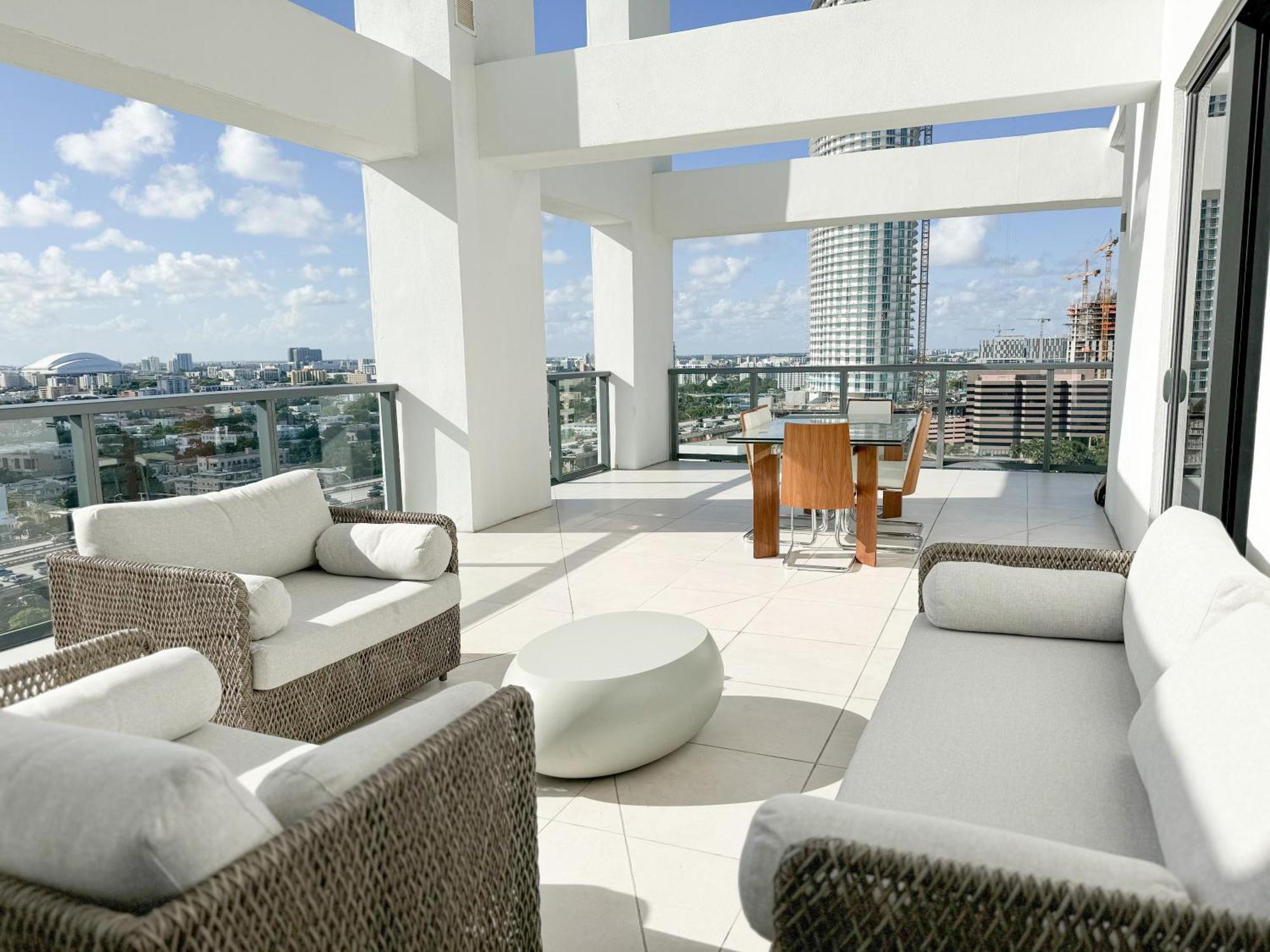 Private Terrace In Luxury 3br In Brickell