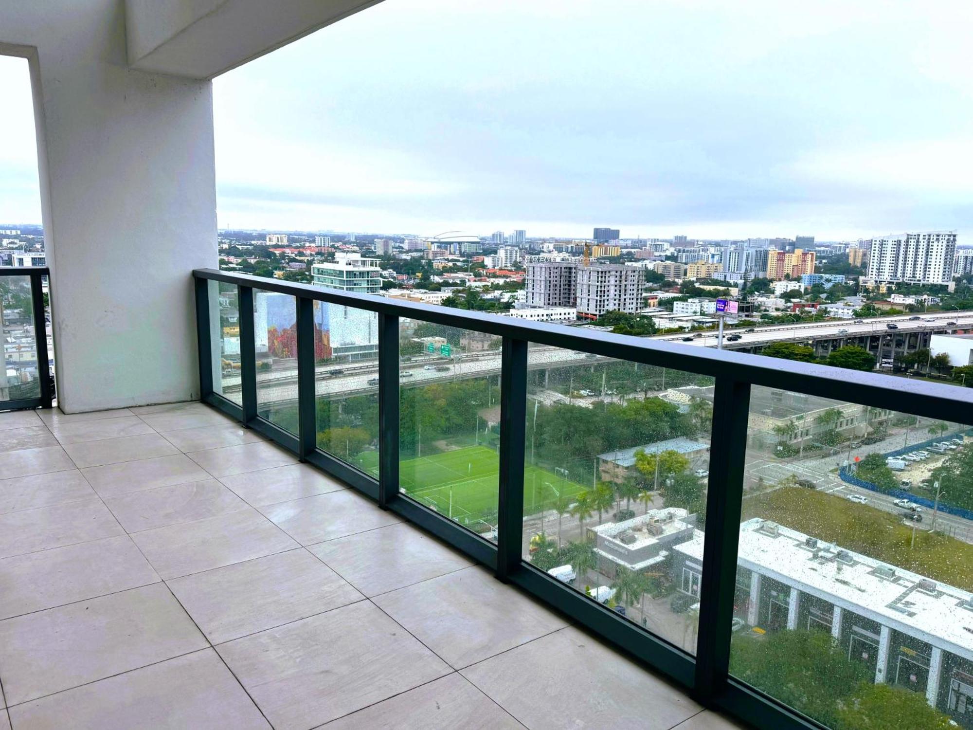 Private Terrace In Luxury 3br In Brickell *